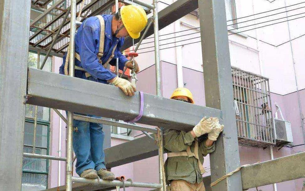 加装电梯的小区后悔了吗,旧房改造安装电梯为何后悔