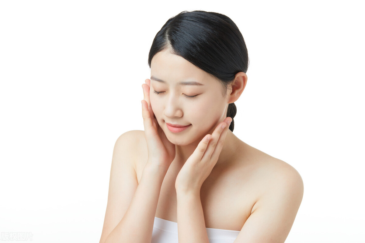 晚上洗脸后要不要擦护肤品,洗脸后不擦任何东西怎样