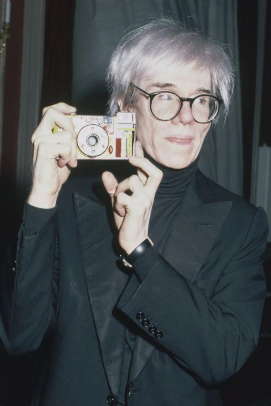 艺术家都穿什么,为什么艺术家都比较高冷