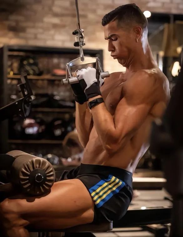 足球巨星c罗身高多少,足球巨星c罗健身视频