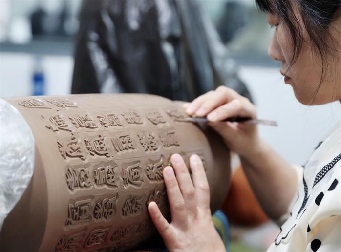 沿着黄河遇见“手造”丨澄泥印、黑陶、鲁锦……从指尖感受黄河文化千年神韵