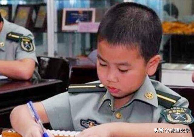 神童何雪豪被军校特招,8岁上军校的神童现在怎么样了