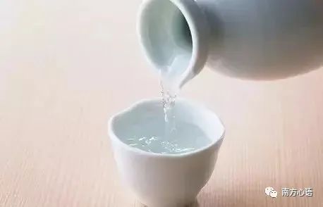 大肚能容天下难容之事笑对人生,大肚能容天下难容之事开口就笑