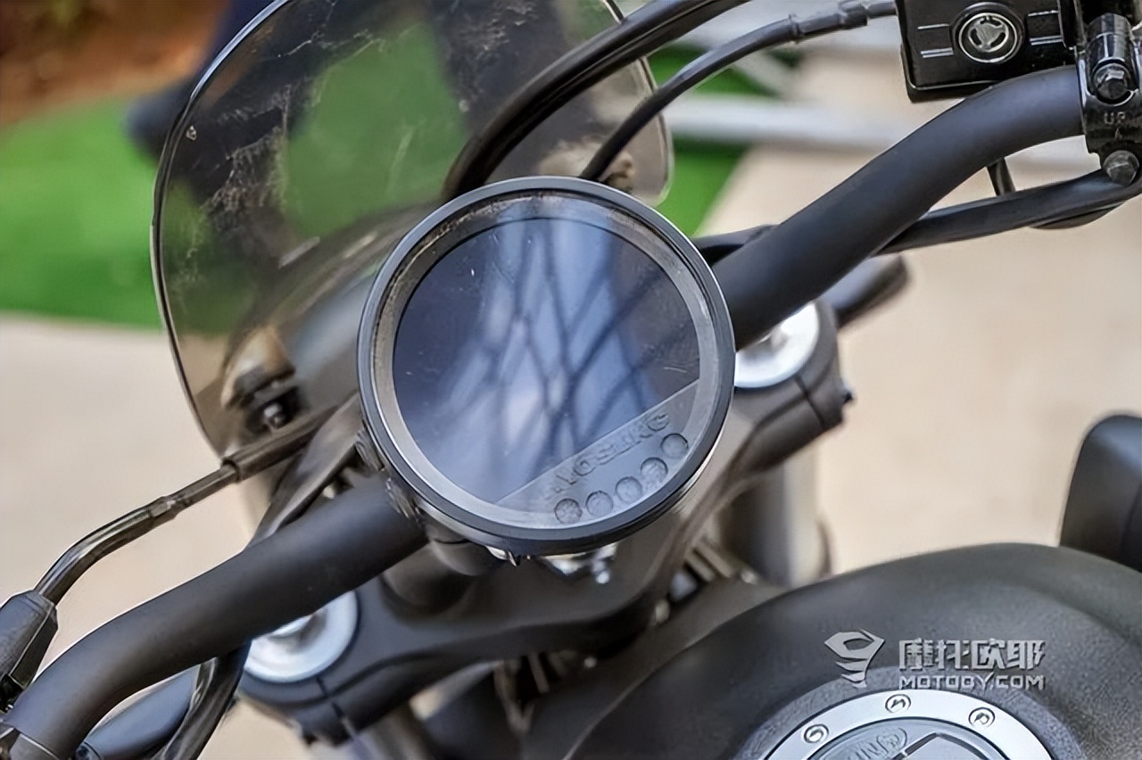 骁胜驯风300单座,骁胜驯风300座高