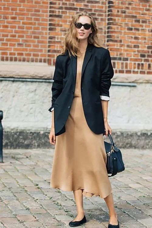 夏天连衣裙这样穿回头率暴增,春天这样穿裙子太美回头率200%