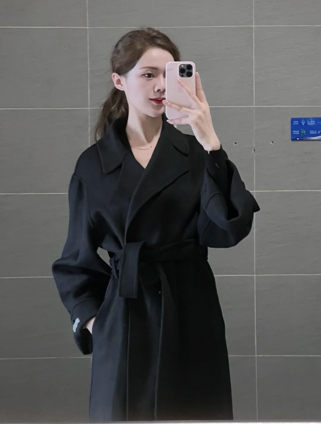 法国女人喜欢穿灰绿色的衣服,法国女人穿浴袍