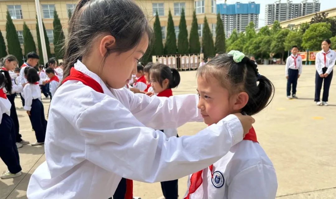 学习二十大争做好队员——盐湖区舜帝复旦示范小学少先队员分批入队仪式