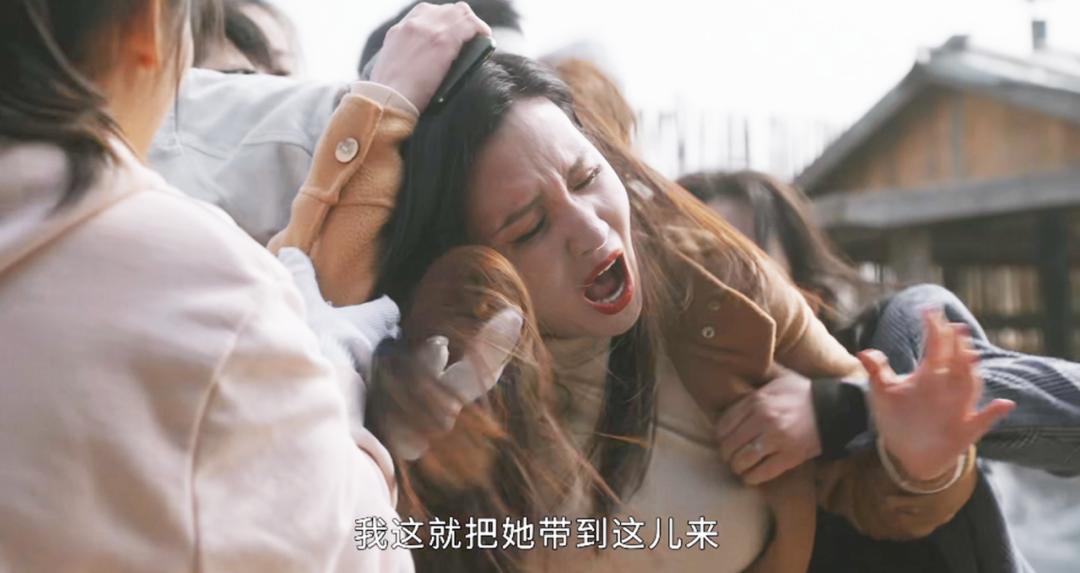 收视破2.1，女主角一出场就牢牢抓住了我眼球，这剧要火了