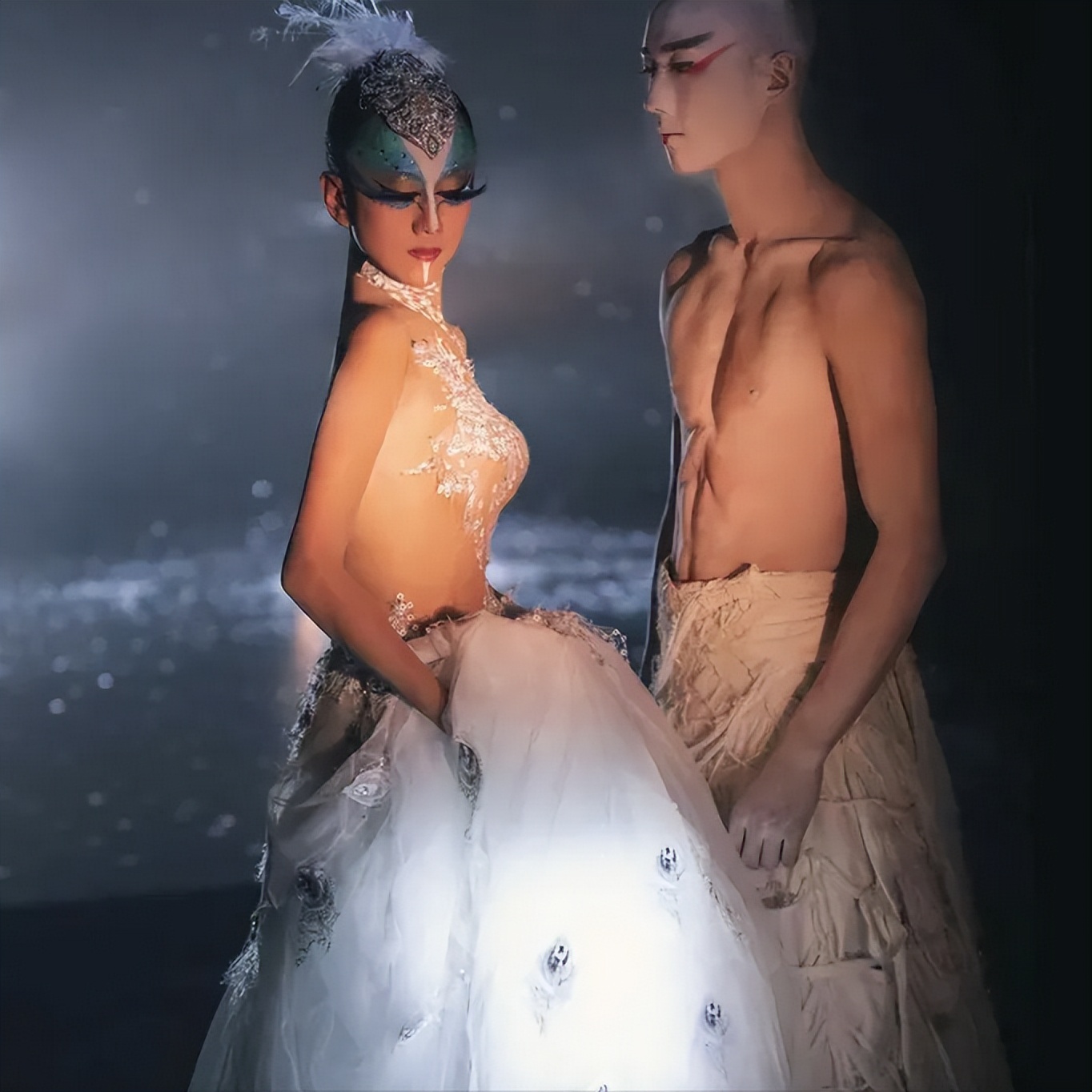 杨丽萍舞伴殒命！从39楼跳下，年仅44岁！舞天堂再度《雀之恋》