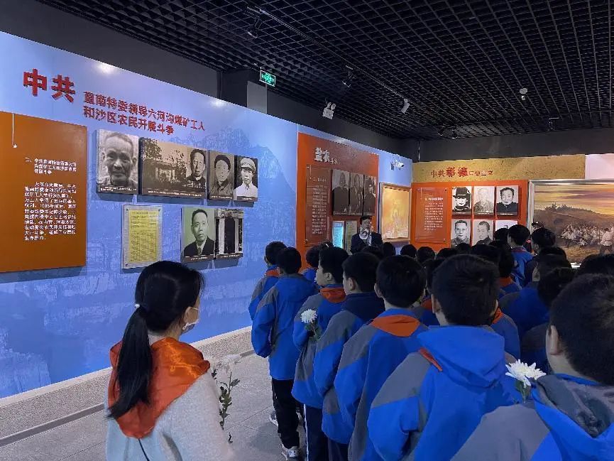 小学缅怀革命先烈主题活动,育才小学开展缅怀先烈