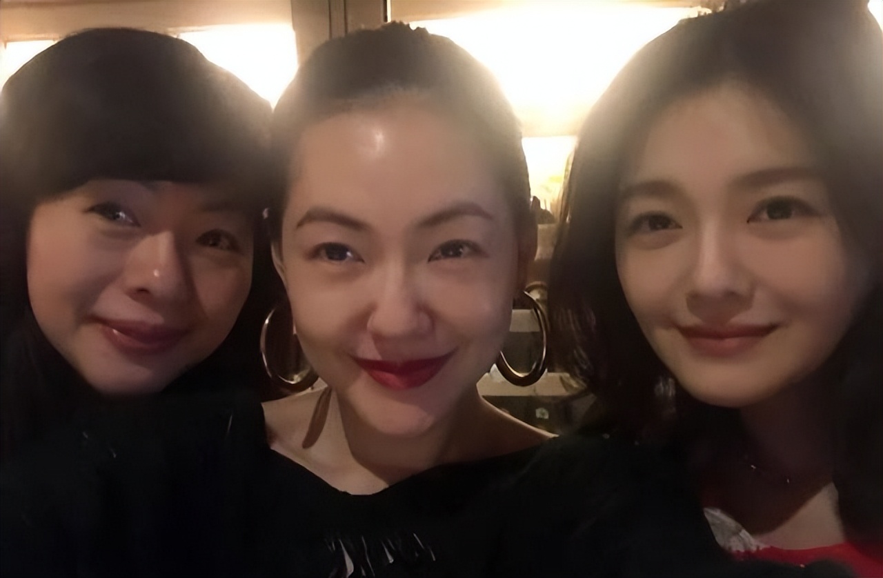 小s在大s面前曝年龄 (小s被大s失败的婚姻所影响)