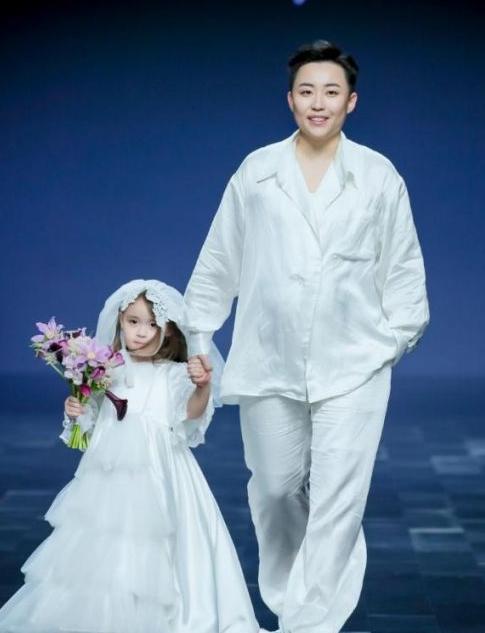 女子5年花60多万买宝物被骗,50万买精生子现在怎么样了