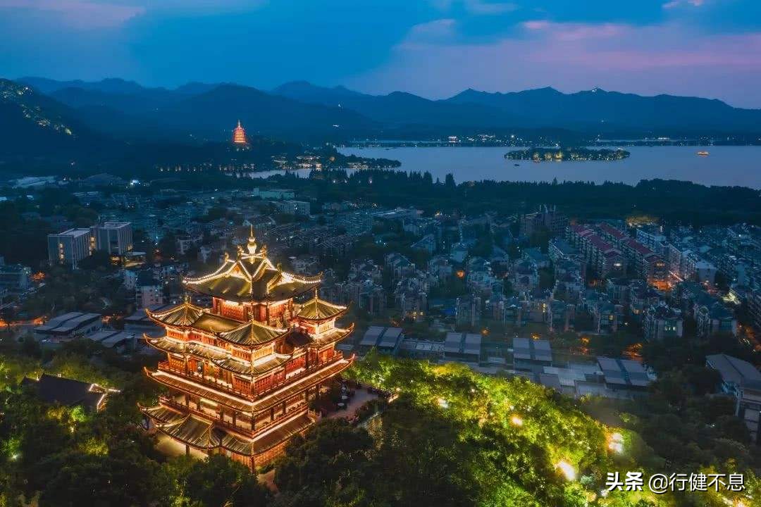 西湖荷花诗句古诗大全,荷花美景的诗句大全