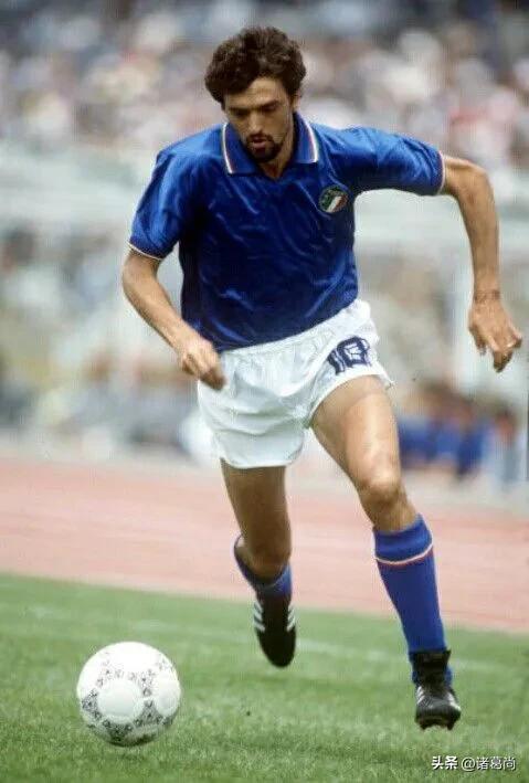 曾经的男模军团，意大利世界杯球服变革