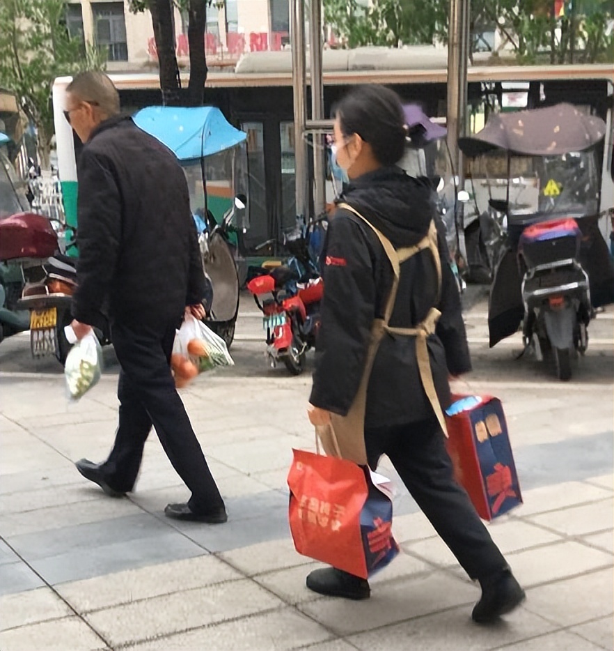 每年吸引2亿人次进店！除了买零食，良品铺子竟然还能提供这些！