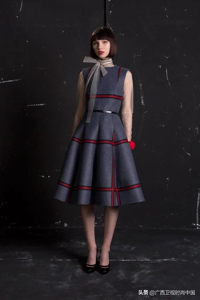 简单又时髦的丝巾系法你学到了吗,美丽时尚精美基础丝巾推荐