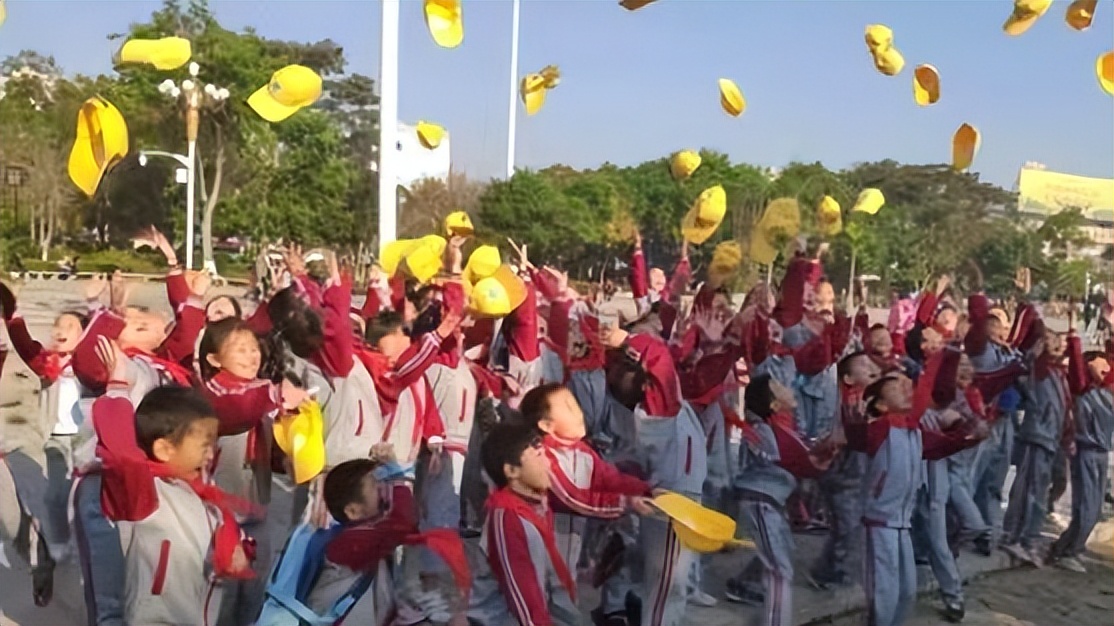 小学生春游，老师列出费用单22300，提议AA制，家长是怎么说的？