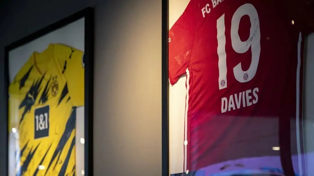 “本想来吃榜①德餐，没想到被绝美江景迷住了...”