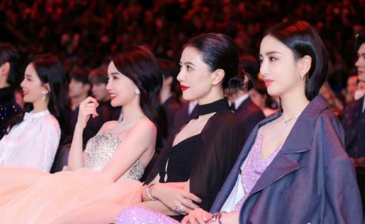 41岁刘涛晒长发美照,40岁刘涛惊艳视频