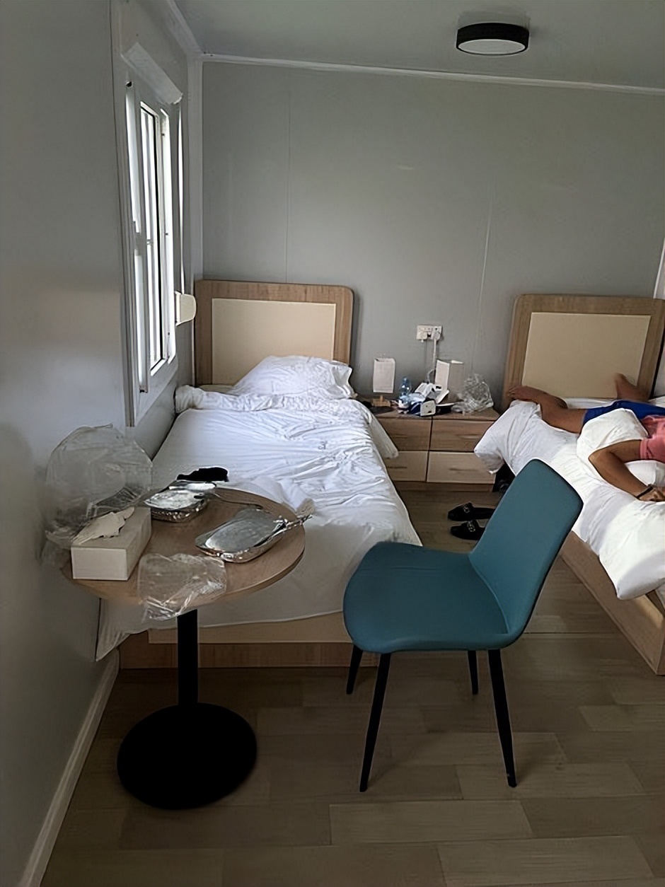 卡塔尔世界杯集装箱房,世界杯球迷暴怒