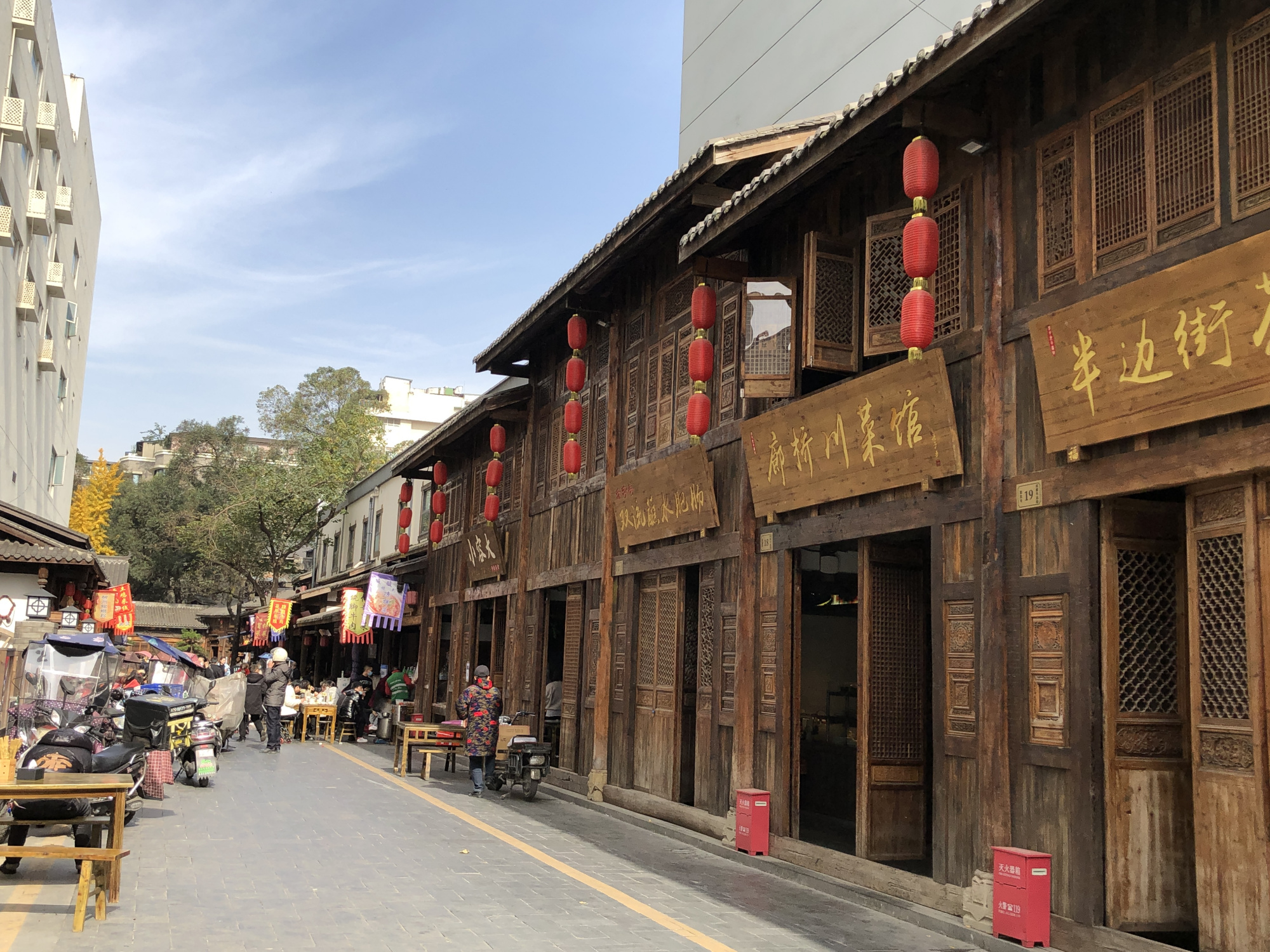 荷花池市场有什么好玩的,荷花池仿古街