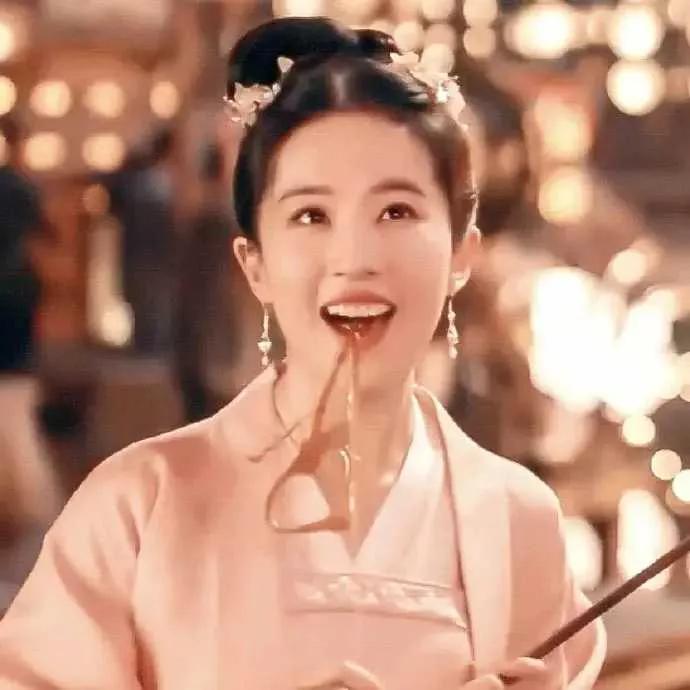 刘亦菲宋轶蓝色礼服,刘亦菲和宋轶谁更美