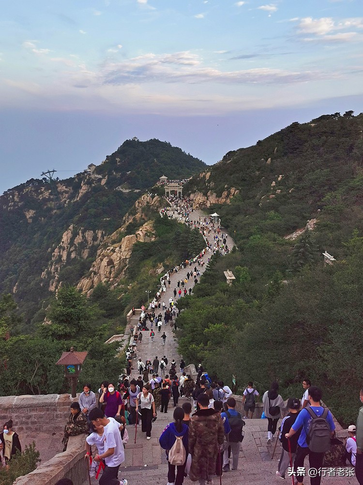 泰山看日出旅游攻略山上住宿,五一爬泰山哪个地方看日出最好