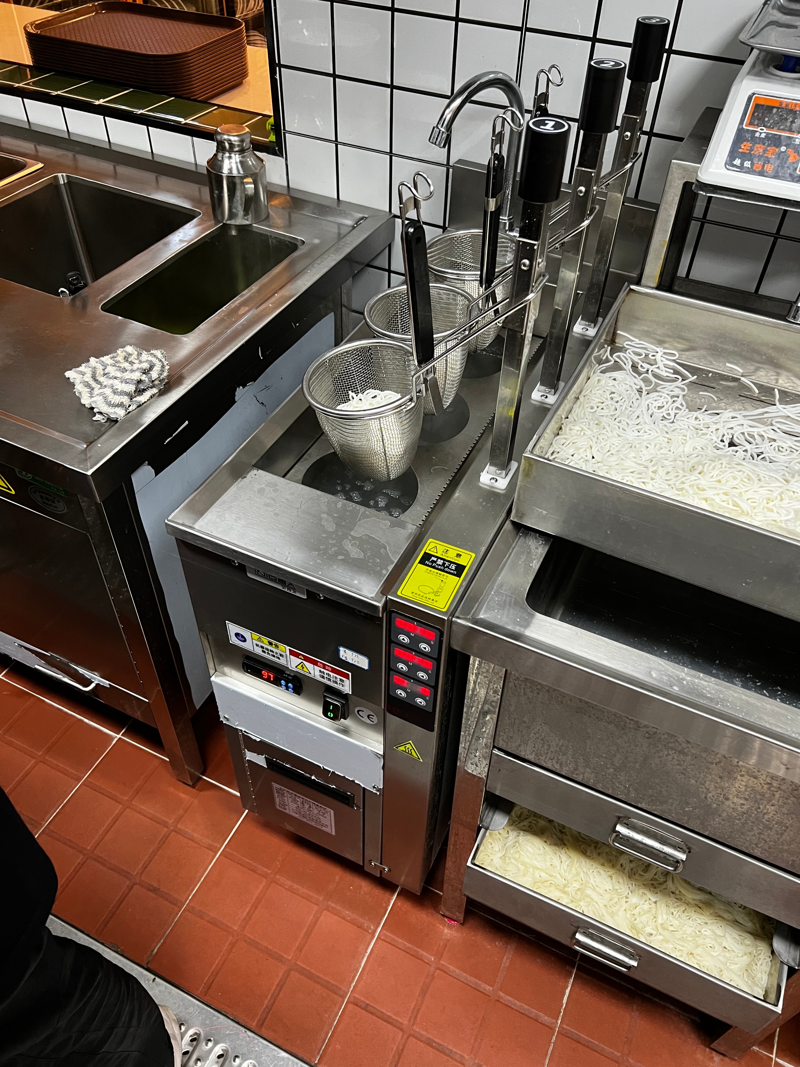 全自动升降煮面炉冒菜炉,面馆全自动煮面炉