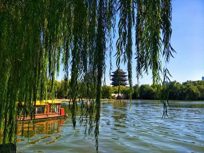 天下第一泉济南大明湖简介,大明湖趵突泉天下第一泉