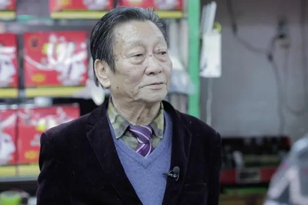 一生众叛亲离妻子曾三次提出离婚,一生入狱两次破产3次