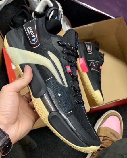 驭帅16v2与闪击9,李宁闪击第7代拖鞋