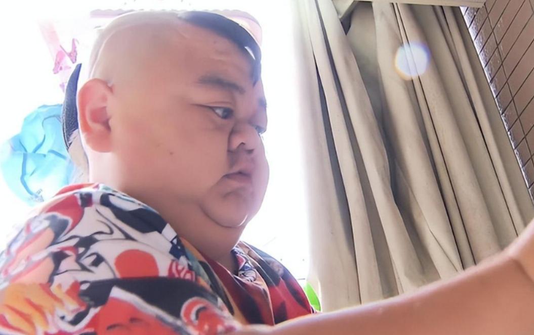 小布丁张荣和他的三个孩子的照片,小布丁张荣个人简介