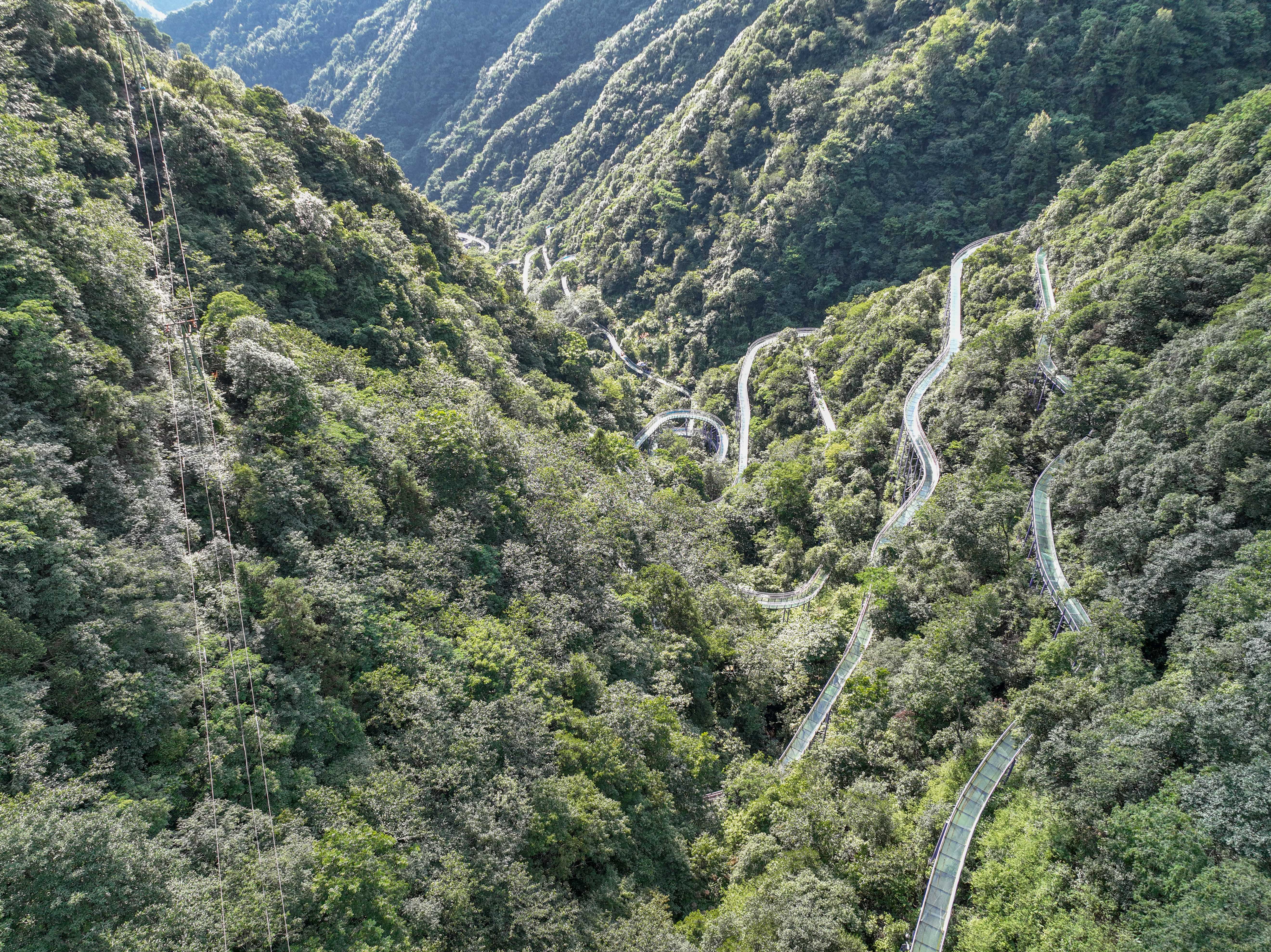 全球最长的通体玻璃漂流，距离杭州2小时就有，赶紧来玩玩