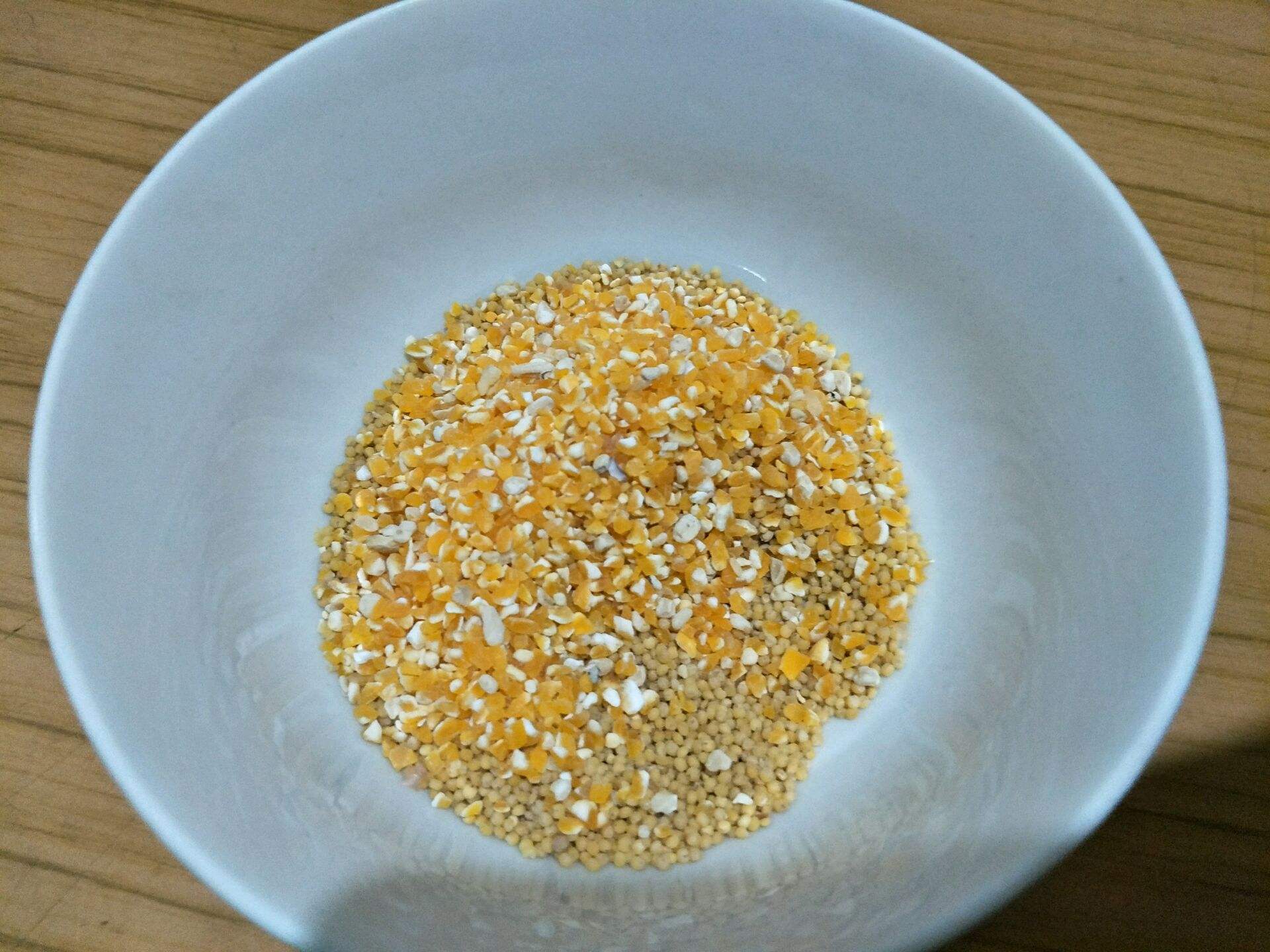 2017年商贩买了只怪鸟，卖150元都没人要，被抓才知是牢底坐穿鸟