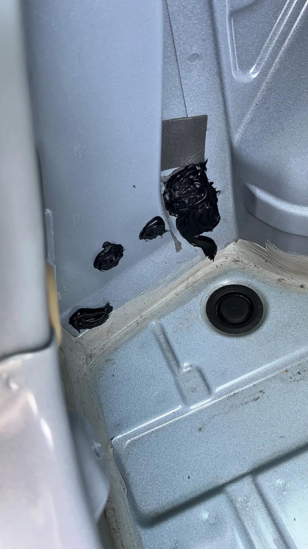 12款福克斯两厢后备箱左边漏水,12款新福克斯两厢款后备箱漏水