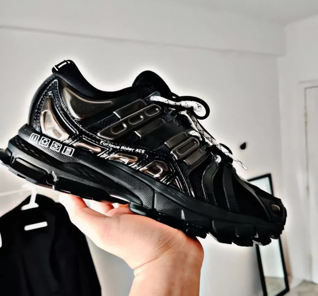 明明性价比不高还让人买国货,阿迪和耐克哪个质量好耐穿