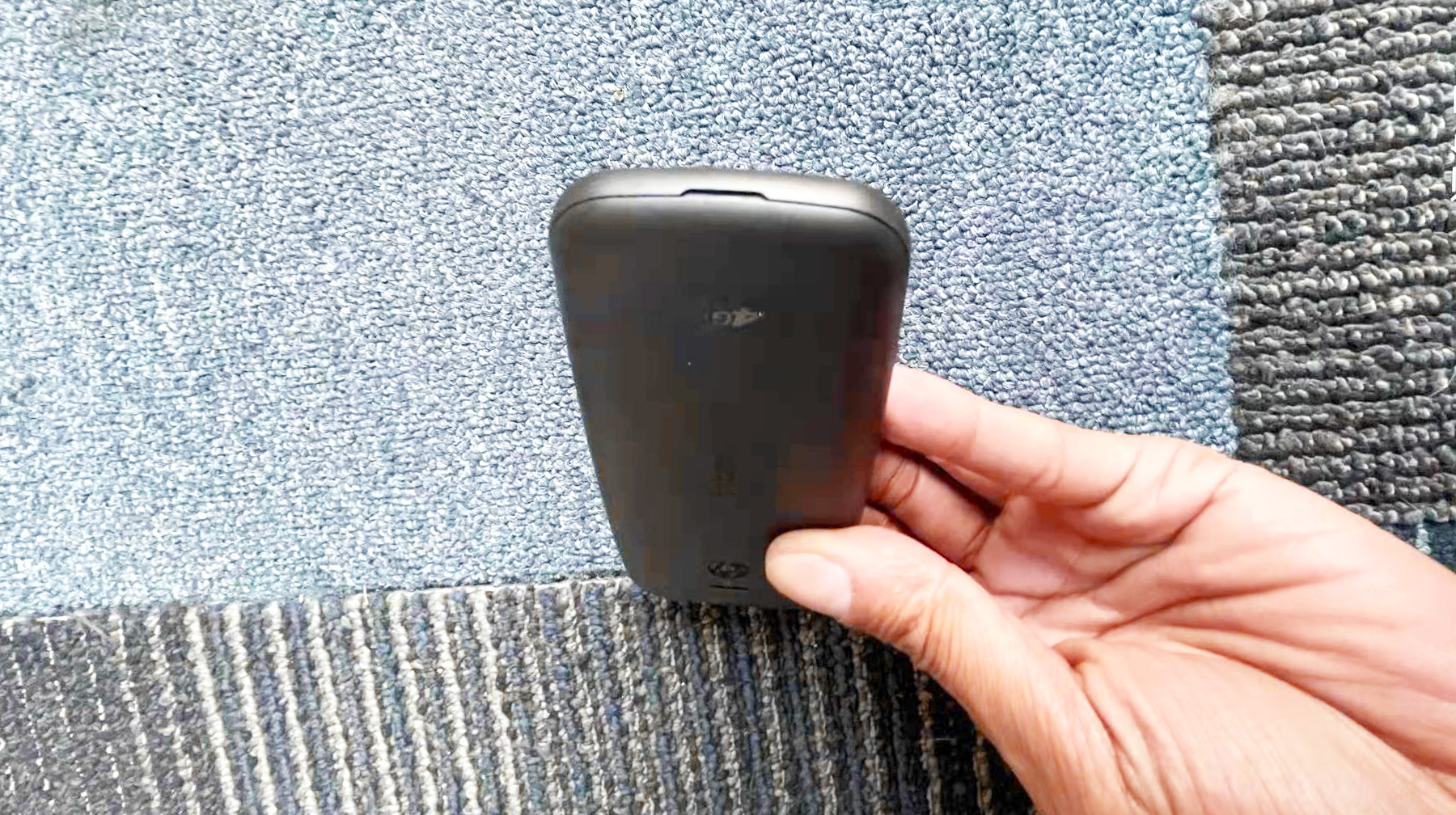 88克轻薄机身随手装进口袋，这台诺基亚功能机，专门用来打电话