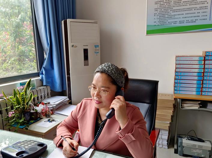 志愿服务暖心聚力携手共进,志愿服务践初心政策宣传暖民心