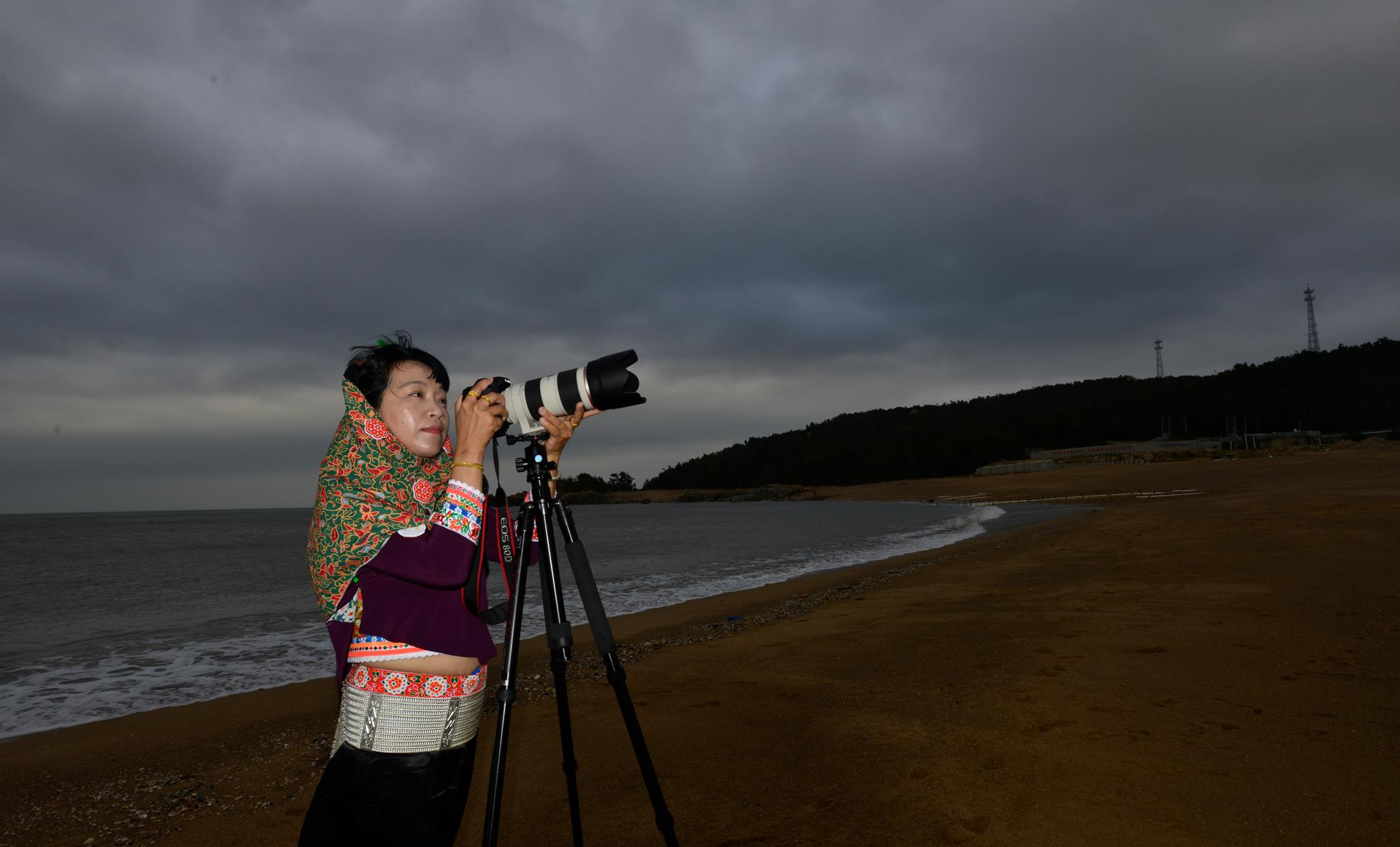 摄影新手入门用微单还是卡片机,玩转手机摄影人像教学