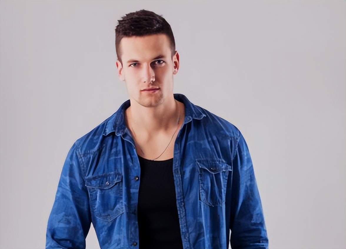 40岁男性毛发变白,40岁男性全身毛发变白是什么原因