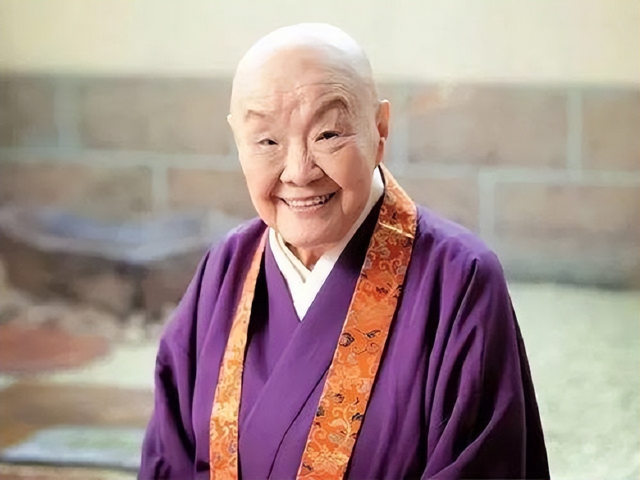 99岁日本尼姑，喝酒吃肉沉迷男色，国宝作家为什么称愧对中国人？
