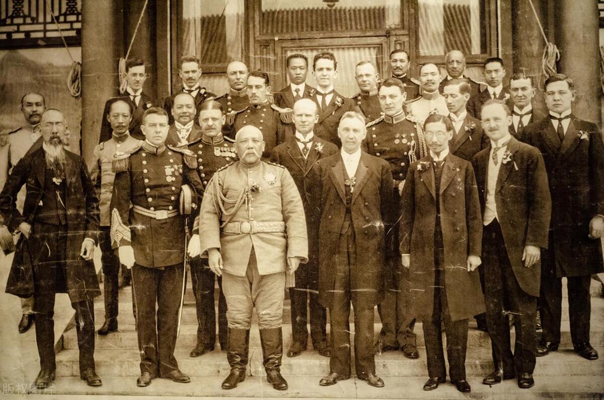 袁世凯与清朝末日：从保皇到称帝的权力游戏