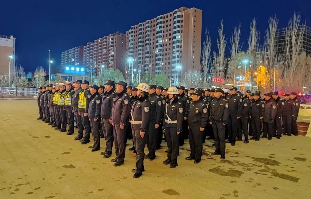 公安在岗守护一方平安,我在岗位上五一我在岗公安不打烊