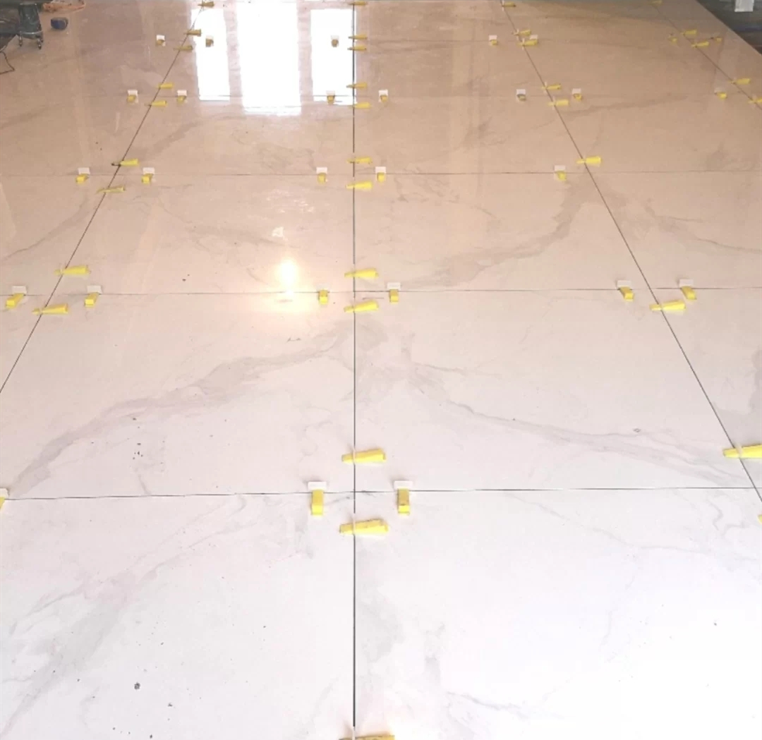 装修铺地面保护膜还是石膏板,地面保护膜比石膏板便宜多少钱