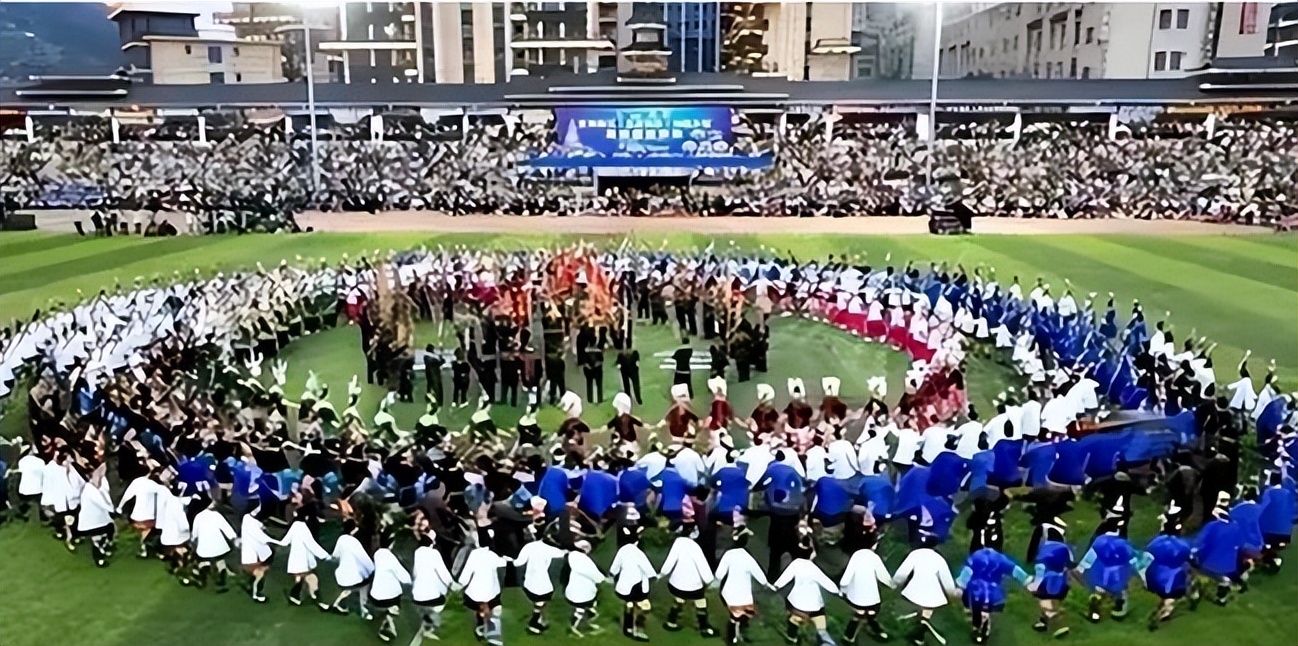 闯进场拥抱梅西球迷发声,球迷冲进球场拥抱梅西跑了多少米