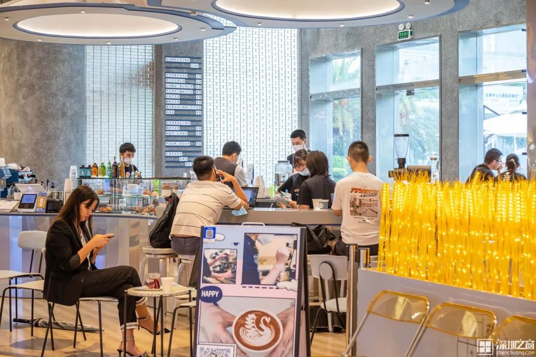 深圳人花式加班：酒吧里做方案、旅行时码PPT、除夕夜写报告……