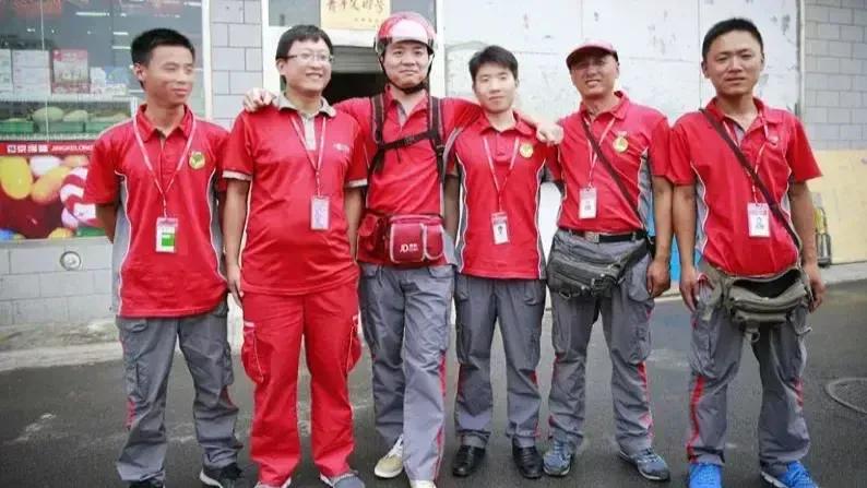 刘强东和奶茶妹在美国,刘强东带奶茶妹回老家视频完整版