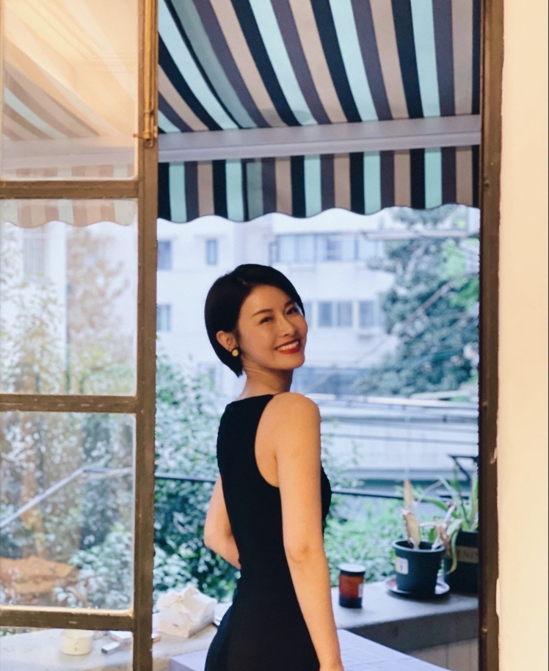 女人不管多大年纪，一定要剪一次露耳短发，大气利落又有高级感