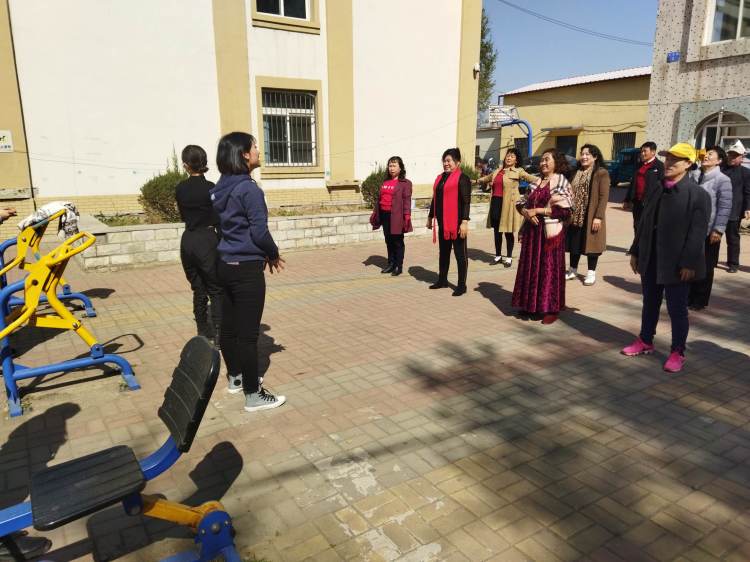 十里河九年一贯制学校起跳两邻休闲操