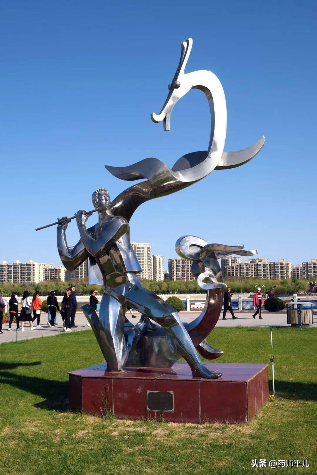 最美嘉峪关城市雕塑都在这里,嘉峪关景区拍照互动性雕塑